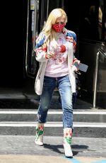GWEN STEFANI Shopping at XIV Karats in Beverly Hills 05/12/2021