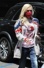 GWEN STEFANI Shopping at XIV Karats in Beverly Hills 05/12/2021