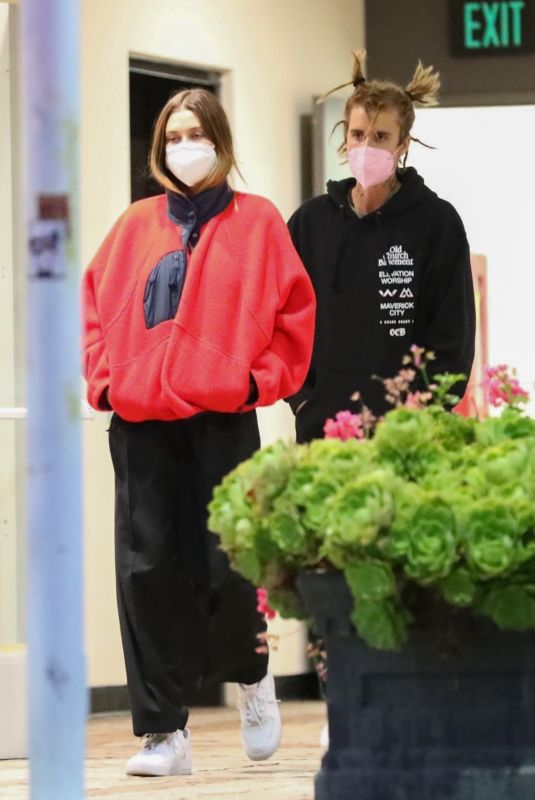 HAILEY and Justin BIEBER Out at Sushi Park in West Hollywood 05/13/2021