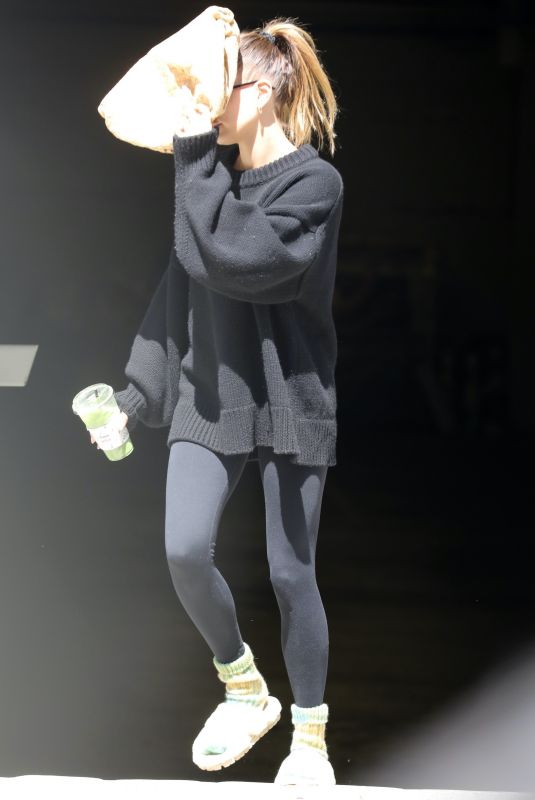 HAILEY BIEBER Arrives at Her Stylist