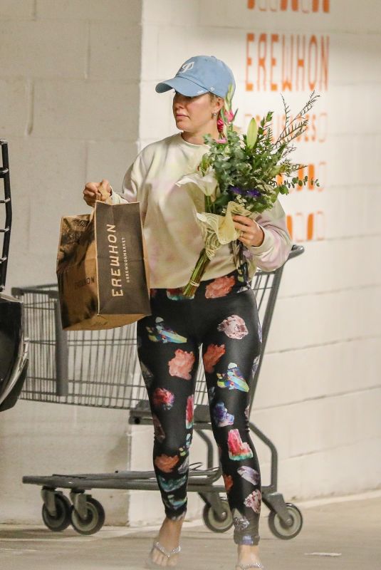 HEIDI MONTAG Shopping at Erewhon Market in Pacific Palisades 05/19/2021