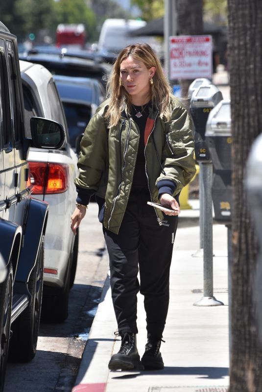 HILARY DUFF Leaves Susie Cakes Bakery in Studio City 05/21/2021