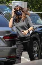 JENNIFER GARNER Leaves Brentwood Country Mart 05/11/2021