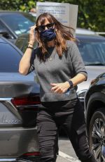 JENNIFER GARNER Leaves Brentwood Country Mart 05/11/2021