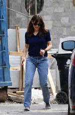 JENNIFER GARNER on Construction Site of Her New Home in Brentwood 05/25/2021