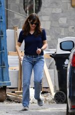 JENNIFER GARNER on Construction Site of Her New Home in Brentwood 05/25/2021