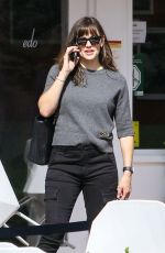 JENNIFER GARNER Out for Coffee in Los Angeles 05/05/2021