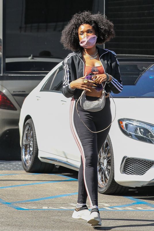 JENNIFER HUDSON Shopping at XIV Karats in Beverly Hills 05/22/2021