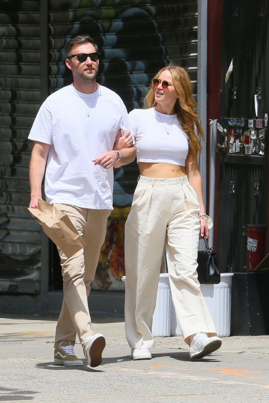 JENNIFER LAWRENCE and Cooke Maroney Out in New York 05/22/2021