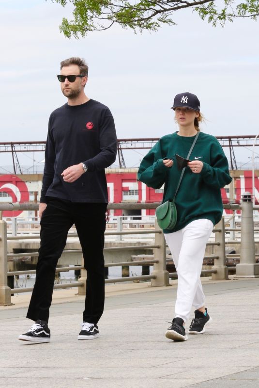 JENNIFER LAWRENCE and Cooke Maroney Out in New York 05/24/2021
