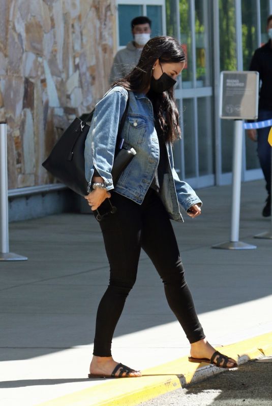 JESSICA LOWNDES Catching a Cab Out in Vancouver 05/30/2021