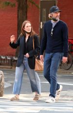 JULIANNE MOORE and Bart Freundlich Out in New York 05/17/2021