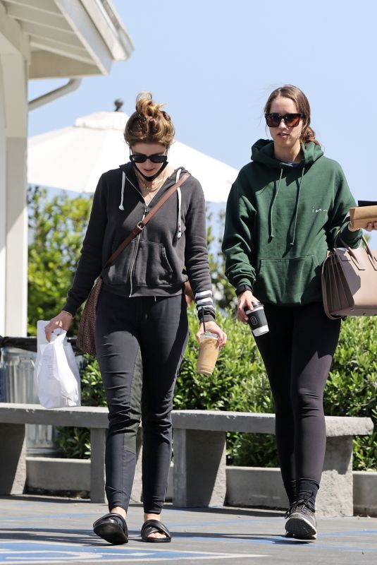 KATHERINE and CHRISTINA SCHWARZENEGGER Out in Santa Barbara 05/29/2021