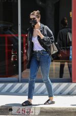 KATHERINE SCHWARZENEGGER Leaves a Salon in Los Angeles 05/24/2021