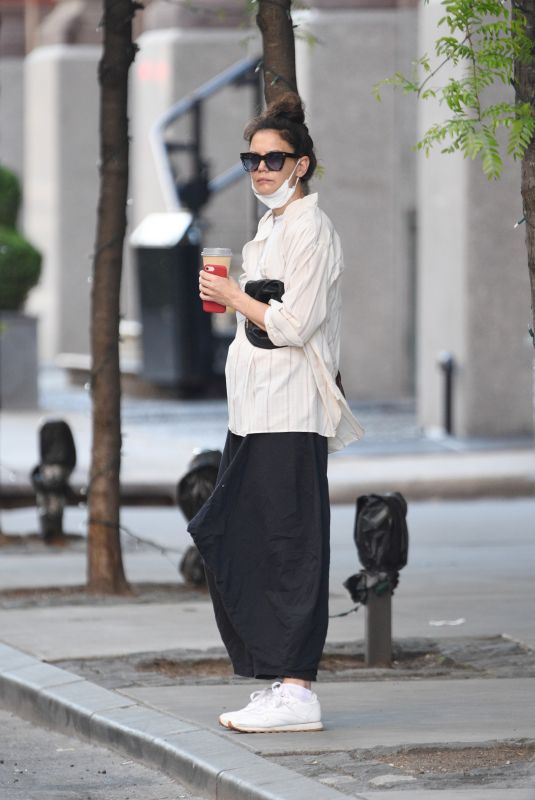 KATIE HOLMES Out for the First Time Since Breakup with Emilio Vitolo Jr 05/14/2021