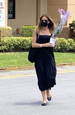 KELLY BENSIMON Buys Beautiful Orchid at Publix in Palm Beach 05/17/2021
