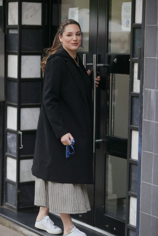 KELLY BROOK Arrives at Heart Radio Studios in London 05/14/2021