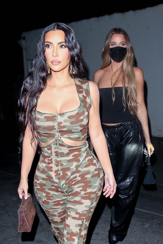 KIM and KHLOE KARDASHIAN at Craig