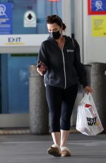 KYLE RICHARDS Shopping at BestBuy in Los Angeles 05/18/2021