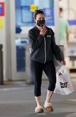 KYLE RICHARDS Shopping at BestBuy in Los Angeles 05/18/2021