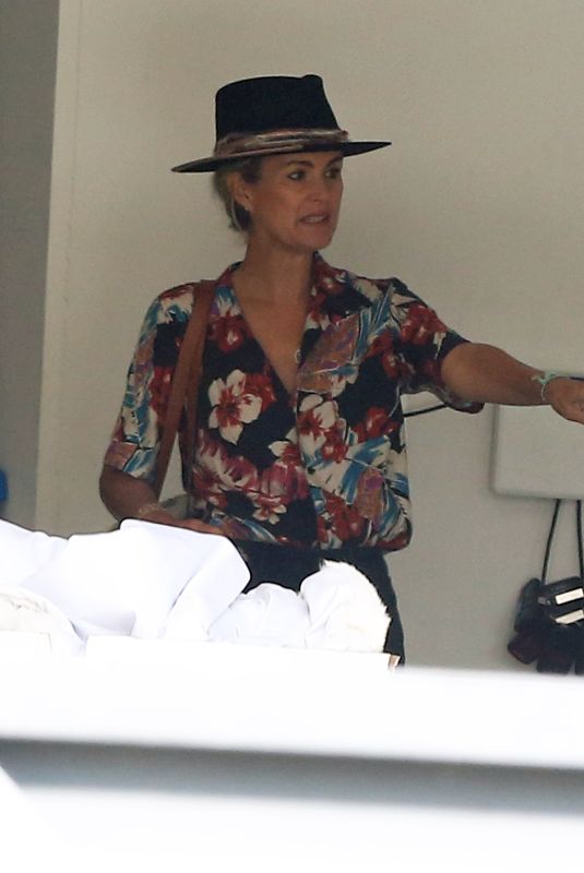 LAETICIA HALLYDAY Moving Out of He Home in Pacific Palisades 05/04/2021