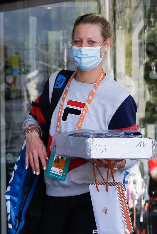 LAURA SIEGEMUND Arrives at Her Hotel After Training at Roland Garros 05/29/2021