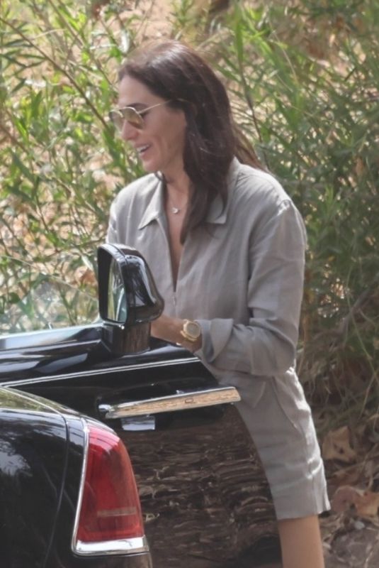 LAUREN SILVERMAN Search for a Missing Wallet outside Ralph