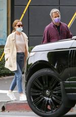 LESLIE MANN and Judd Apatow Out in Santa Monica 05/06/2021