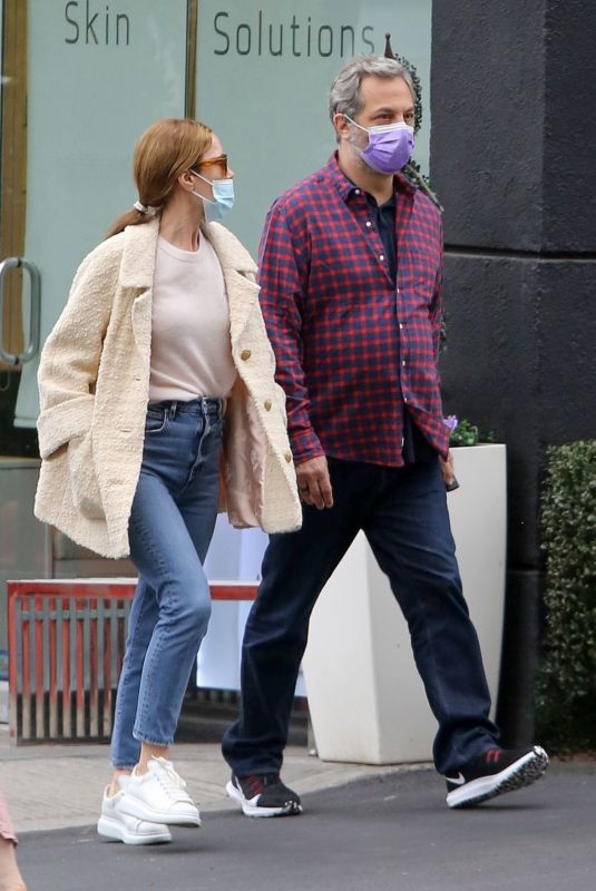 LESLIE MANN and Judd Apatow Out in Santa Monica 05/06/2021