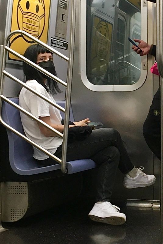 LILY ALLEN and David Harbour Riding Subway in New York 05/05/2021