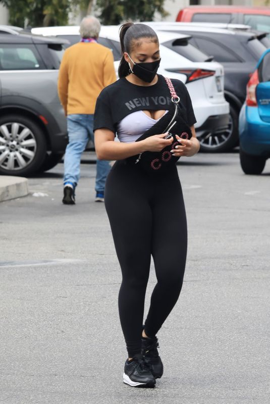 LORI HARVEY Shopping at Bristol Farms 05/17/2021