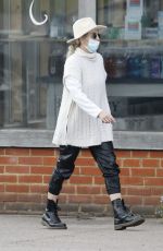 LYDIA BRIGHT Out for Lunch in Essex 05/12/2021