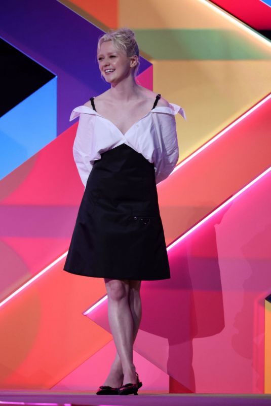 MAISIE WILLIAMS at 2021 Brit Awards in London 05/11/2021
