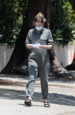 MICHELLE PFEIFFER Delivered a Letter Offering to Buy a House in Brentwood 05/03/2021