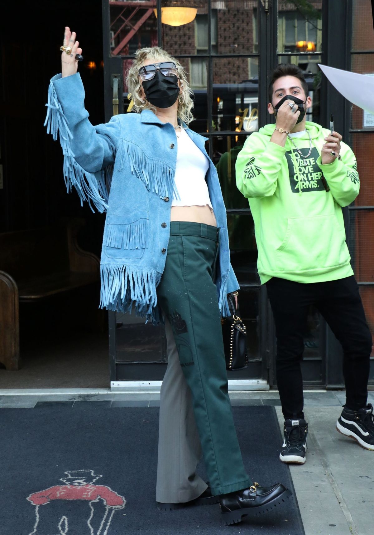 MILEY CYRUS Leaves Her Hotel in New York 05/07/2021 – HawtCelebs