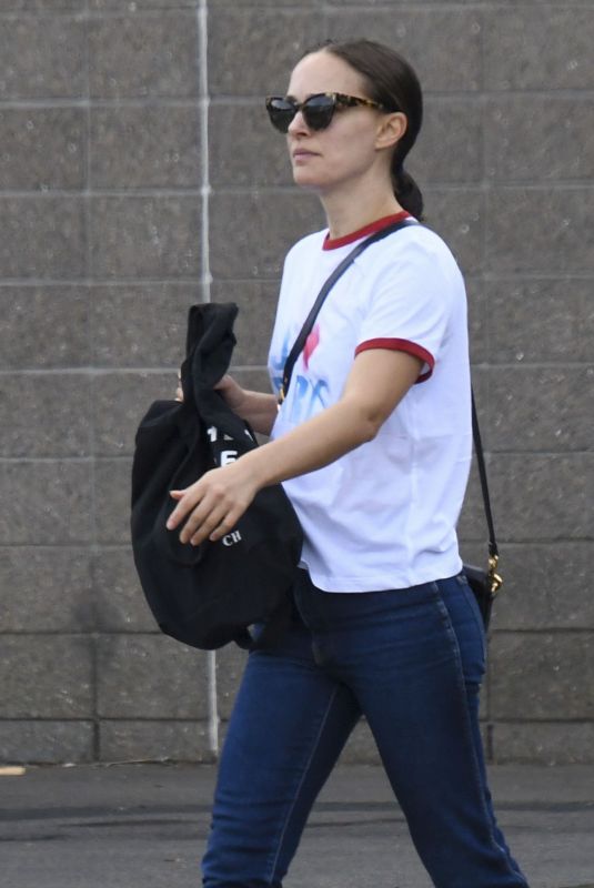 NATALIE PORTMAN Out and About in Sydney 05/04/2021