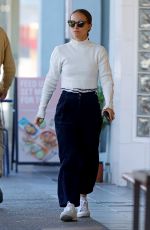 NATALIE PORTMAN Out for Lunch at Bills Bondi in Sydney 05/17/2021