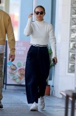 NATALIE PORTMAN Out for Lunch at Bills Bondi in Sydney 05/17/2021