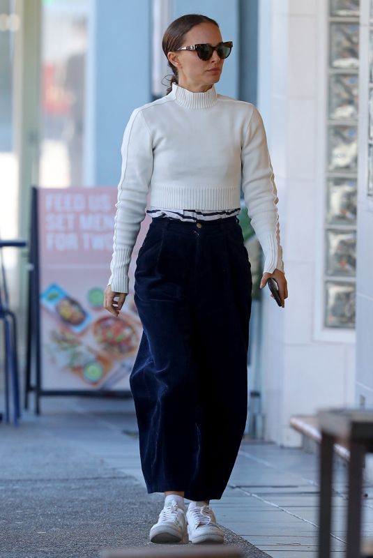 NATALIE PORTMAN Out for Lunch at Bills Bondi in Sydney 05/17/2021