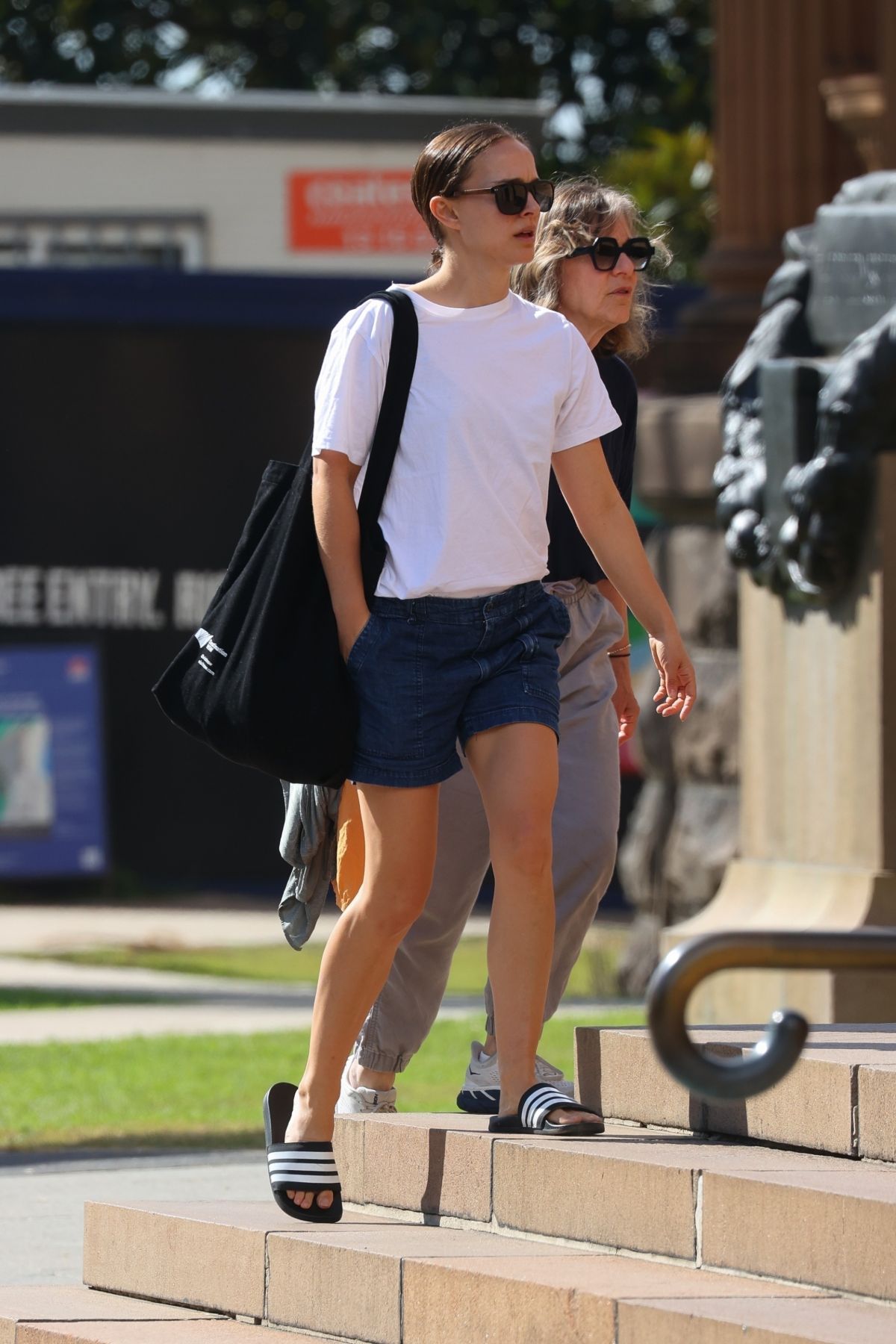 NATALIE PORTMAN Out with Her Mother in Sydney 05/08/2021 – HawtCelebs