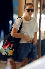 NATALIE PORTMAN Shopping at Zimmerman in Sydney 05/08/2021