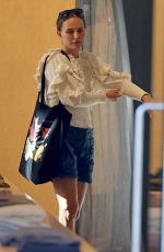 NATALIE PORTMAN Shopping at Zimmerman in Sydney 05/08/2021
