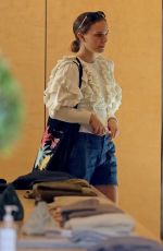NATALIE PORTMAN Shopping at Zimmerman in Sydney 05/08/2021
