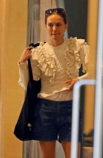 NATALIE PORTMAN Shopping at Zimmerman in Sydney 05/08/2021