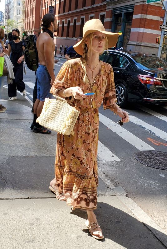 NICKY HILTON Out Shopping in New York 05/18/2021