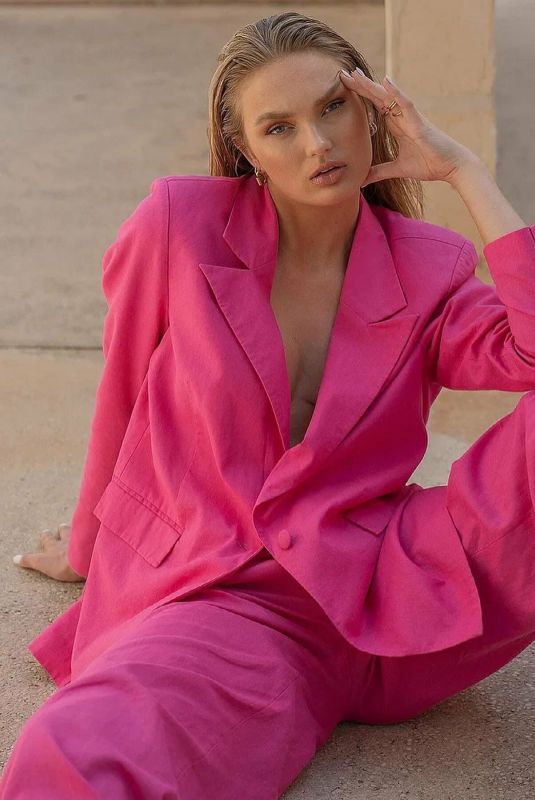 ROMEE STRIJD for Na-kd 2021