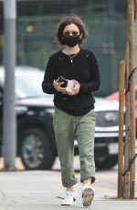 SARA GILBERT at Kreation Organic Juicery in West Hollywood 05/13/2021