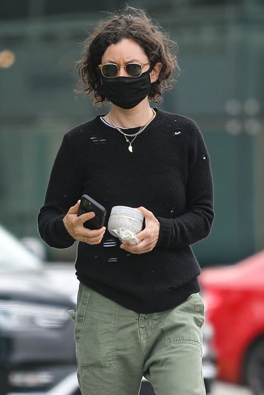 SARA GILBERT at Kreation Organic Juicery in West Hollywood 05/13/2021
