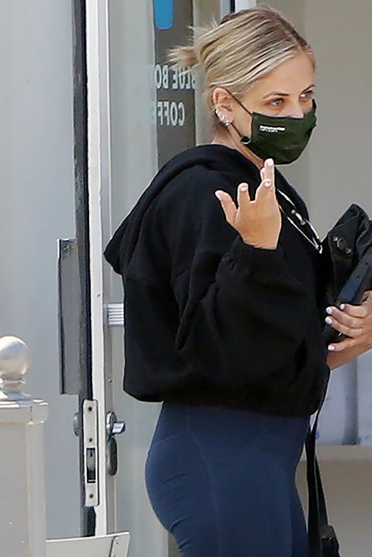SARAH MICHELLE GELLAR Out and About in Brentwood 05/04/2021