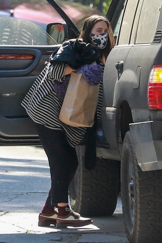 SCOUT WILLIS Arrives at Her Friend